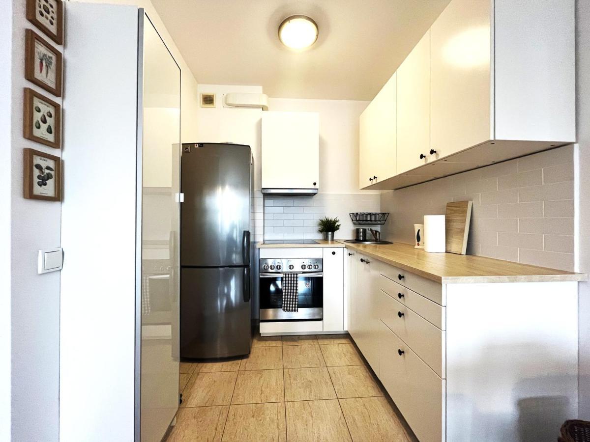 Jemiolowa ~ Self Check-in 20h ~ Lift Apartment Breslau